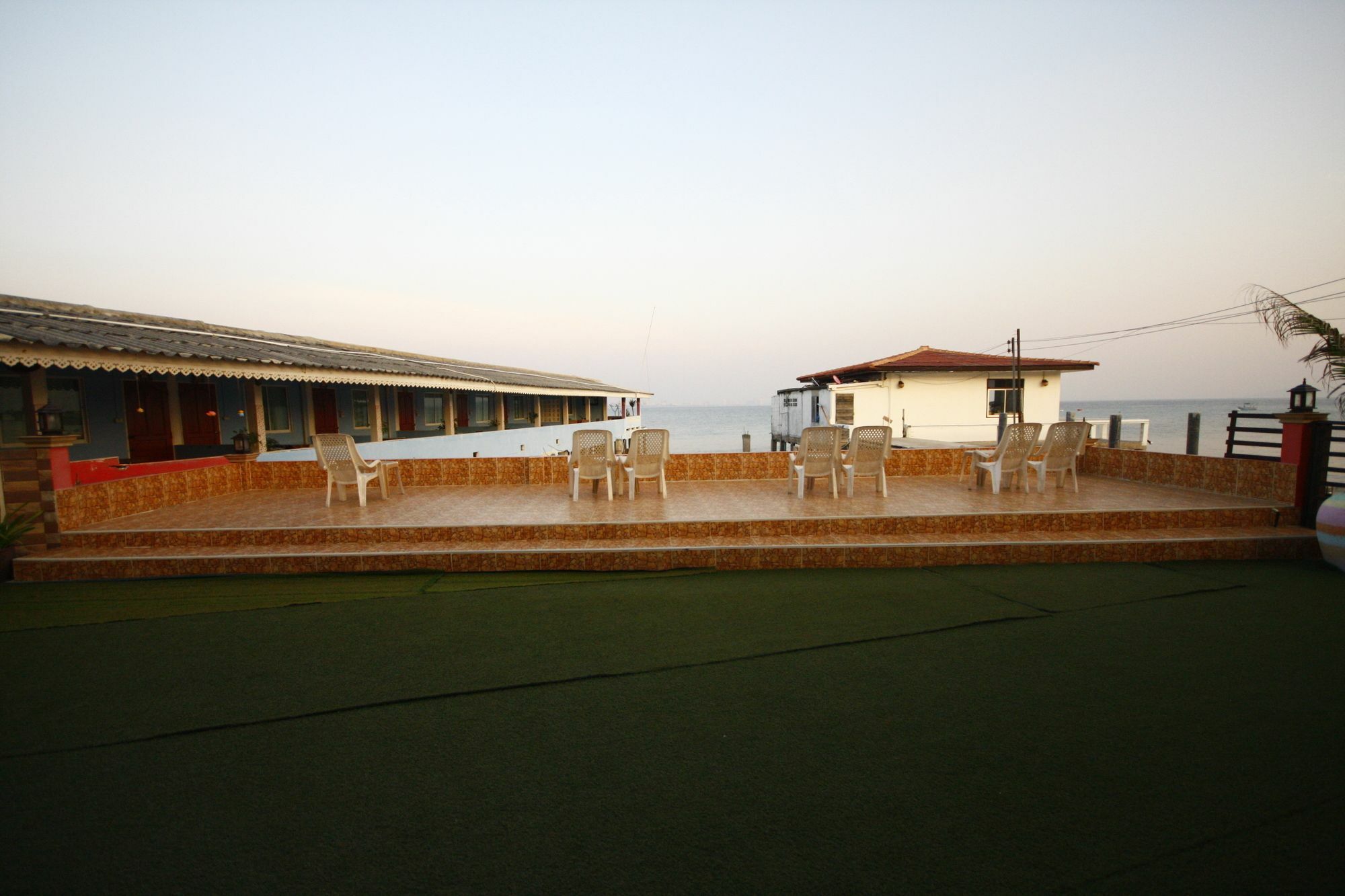Koh Larn Sea Side Resort Buitenkant foto
