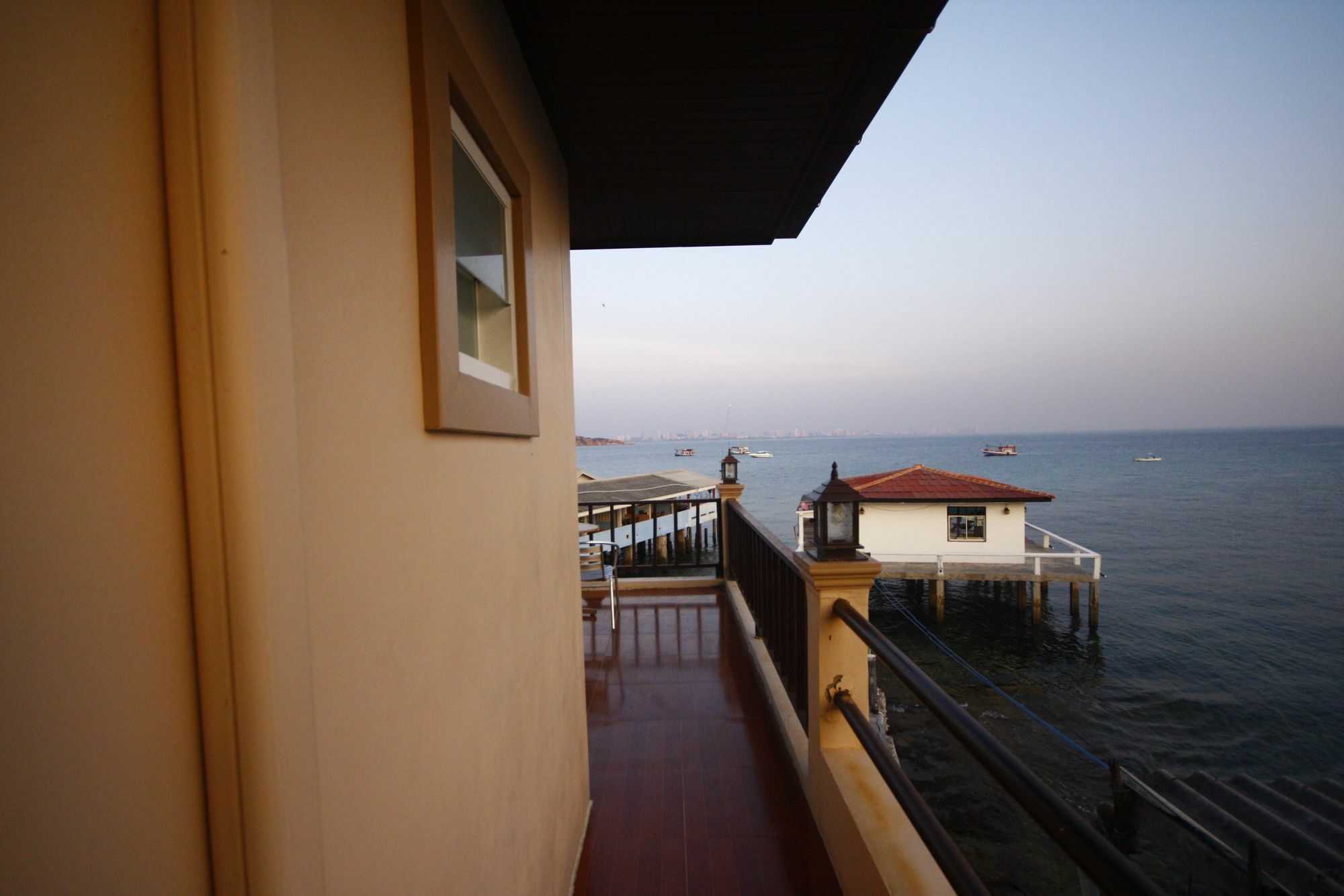 Koh Larn Sea Side Resort Buitenkant foto