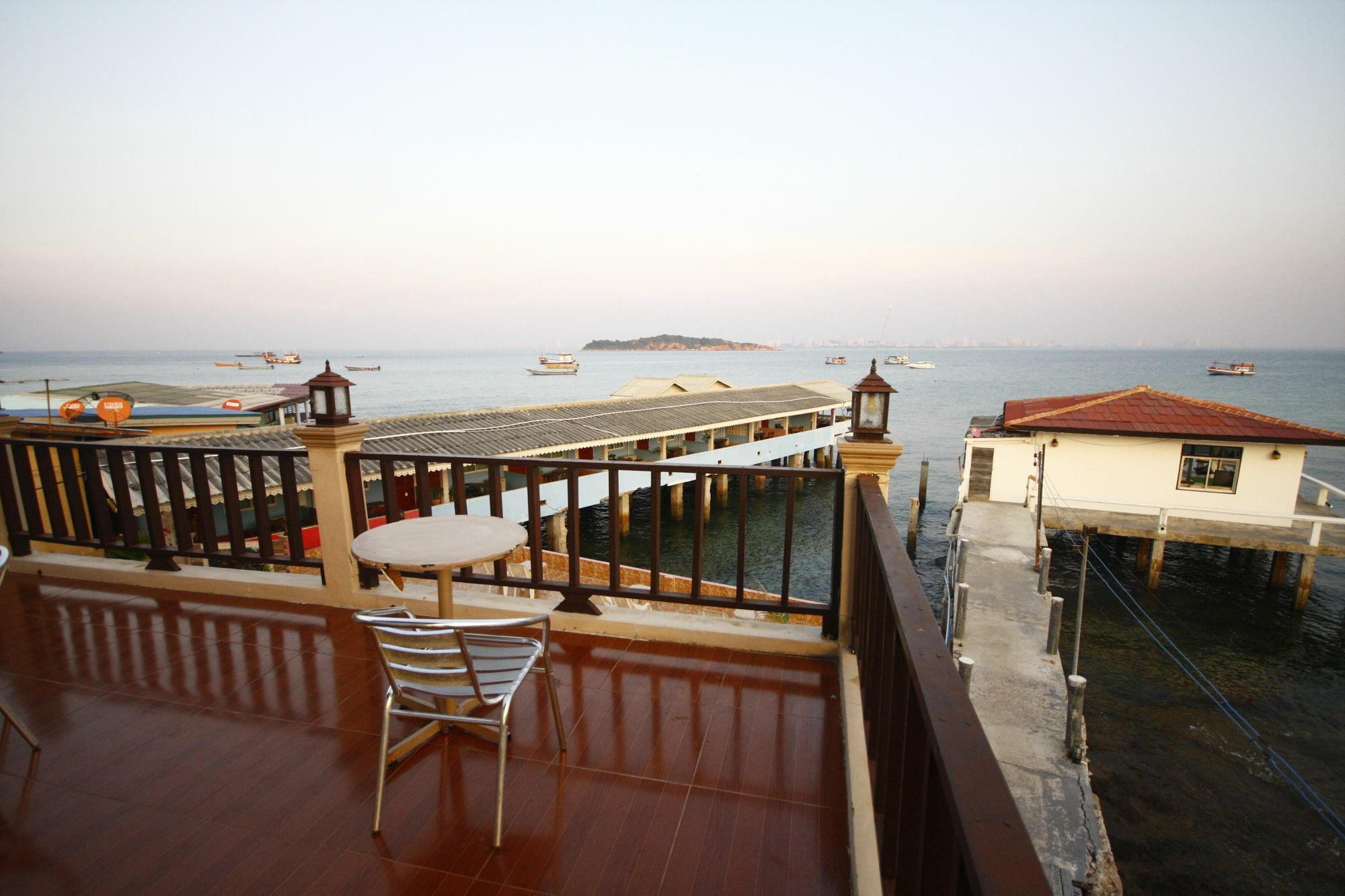 Koh Larn Sea Side Resort Buitenkant foto